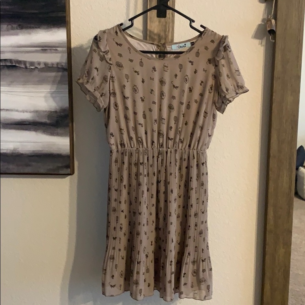Really pretty tan dress with cats, birds, etc